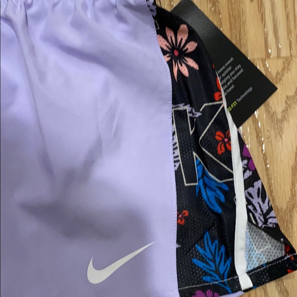 Girl’s Nike Shorts - Picture 2 of 5